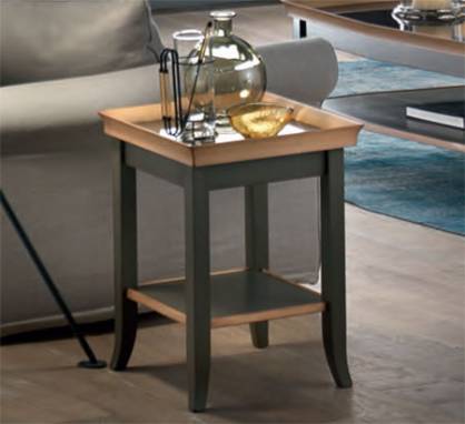 Приставной столик