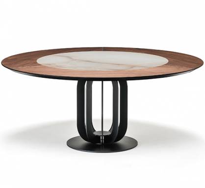 Обеденный стол