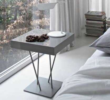 Приставной столик