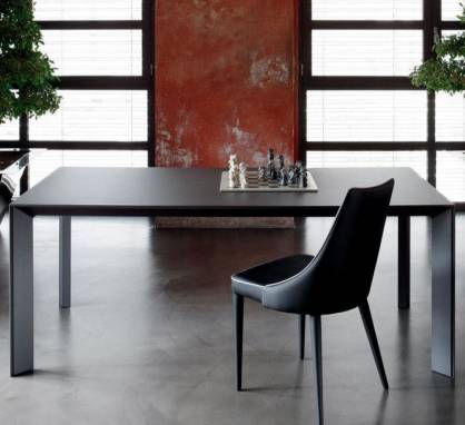 Обеденный стол