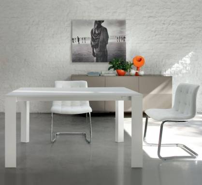 Обеденный стол