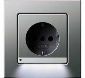 Розетка электрическая Gira E2, Gira_SCHUKO_socket_outlet_with-LED_orientation_light_2