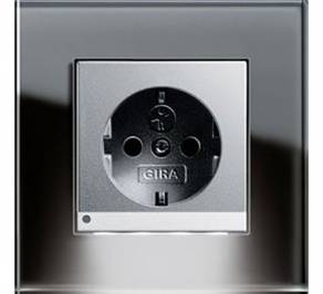Розетка электрическая Gira E2, Gira_SCHUKO_socket_outlet_with-LED_orientation_light_3