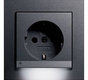 Розетка электрическая Gira E2, Gira_SCHUKO_socket_outlet_with-LED_orientation_light_4