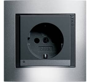 Розетка электрическая Gira E2, Gira_SCHUKO_socket_outlet_with-LED_orientation_light_5